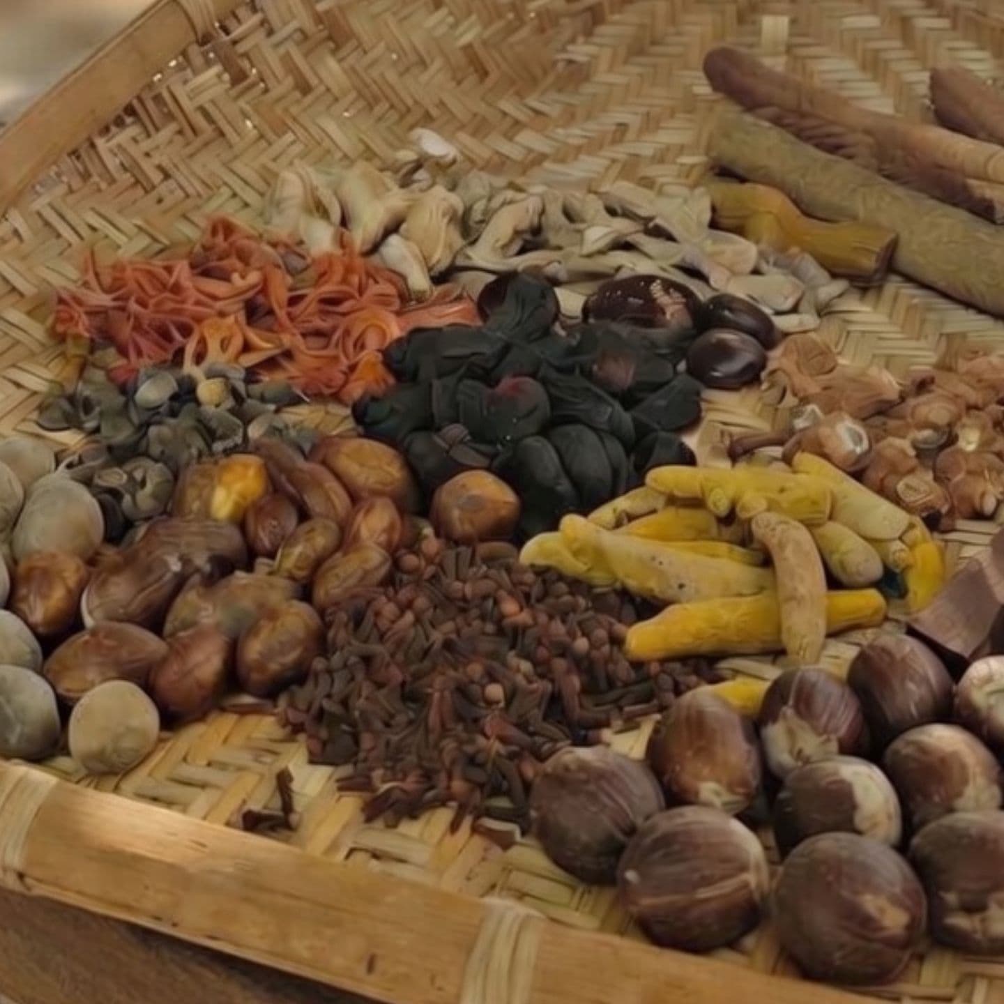 スリランカから取り寄せた本場の香り高いものを使用しています。